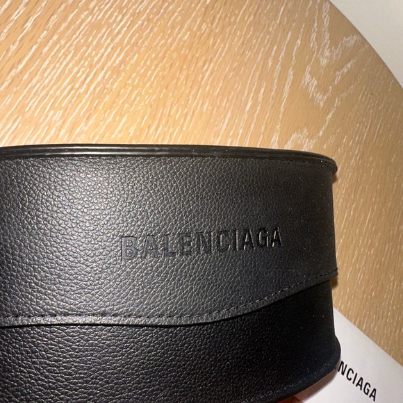 Balenciaga Pink Oversized Cat Eye Sunglasses - Picture 7 of 8